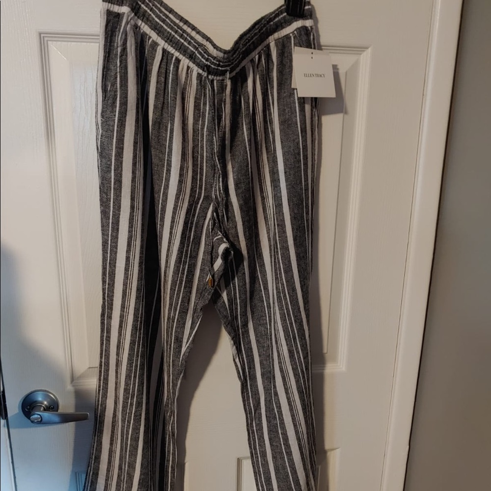 Ellen Tracy Black and white stripe pants